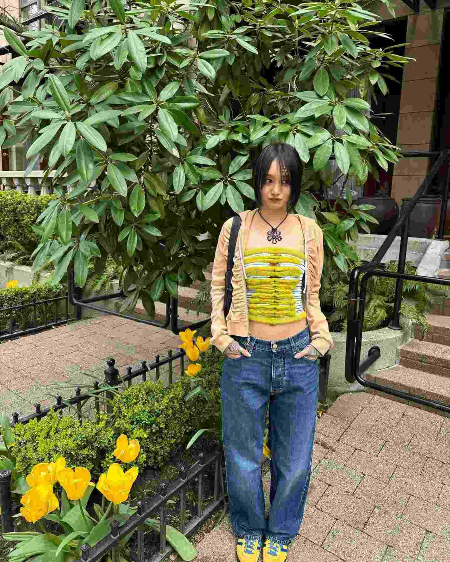 忽那汐里の”印象激変⁉︎” ロックな風格&ヘソ出しトップスにネット騒つく