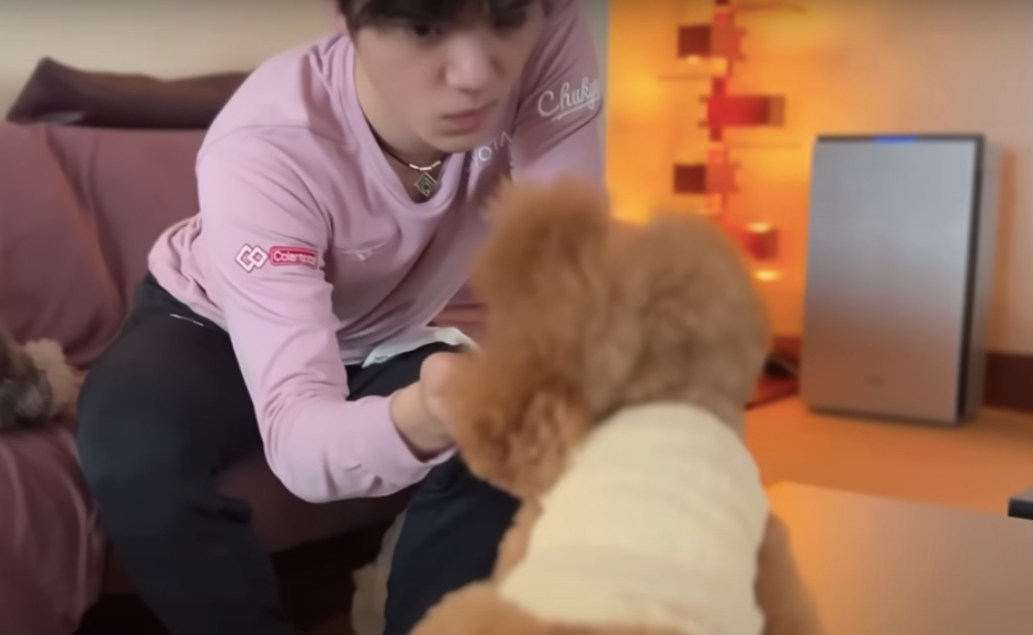 宇野昌磨、愛犬と二度寝💖🐶 動画の終わり方にも注目👀
