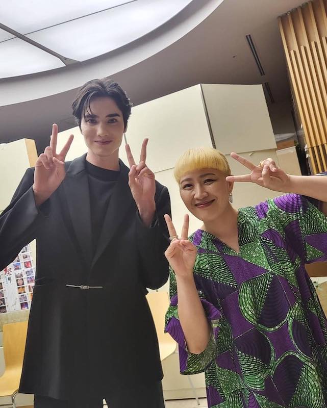 10頭身!?😵丸山桂里奈、高身長イケメンとの2ショットが話題💓「脚長っ」