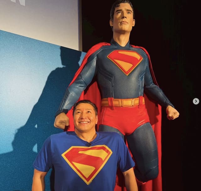 「適任すぎる」チョコプラ・長田があのヒーローとのツーショットを投稿！