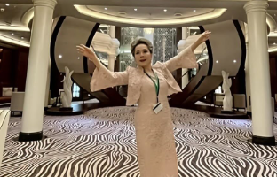 デヴィ夫人、超豪華客船「セブンシーズ・エクスプローラー」見学で優雅な船上レポート