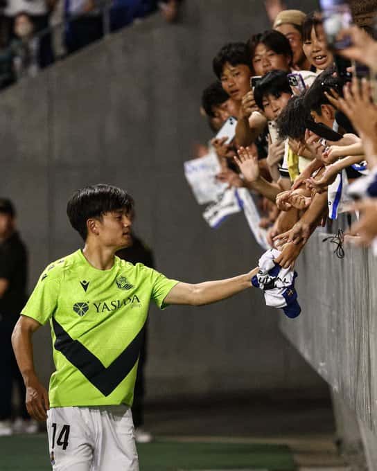 久保建英が試合終わりにファンサ！？