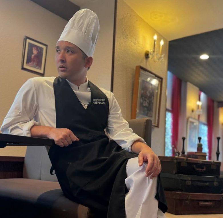 「新人シェフ態度でかいなあ」杉谷拳士がコック服姿を公開