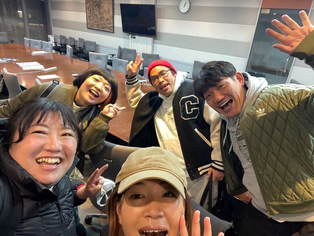 ロッチ中岡創一、お笑い芸人仲間との笑顔あふれるクリスマス会を報告「メリークリスマス！！」