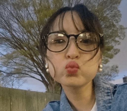 「むっちゃお似合いですよ〜」美女タレント、おニューの眼鏡を新調！ぷく顔スマイル＆ムービーも見せファン大絶賛「Cute！」