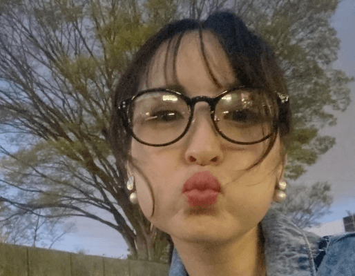 「むっちゃお似合いですよ〜」美女タレント、おニューの眼鏡を新調！ぷく顔スマイル＆ムービーも見せファン大絶賛「Cute！」