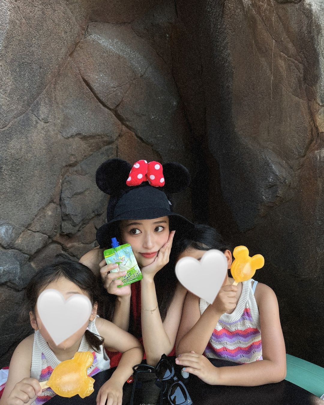 ジャンポケ太田の妻・近藤千尋 ディズニーでの家族ショット公開！「次は三姉妹で行こうね👶」