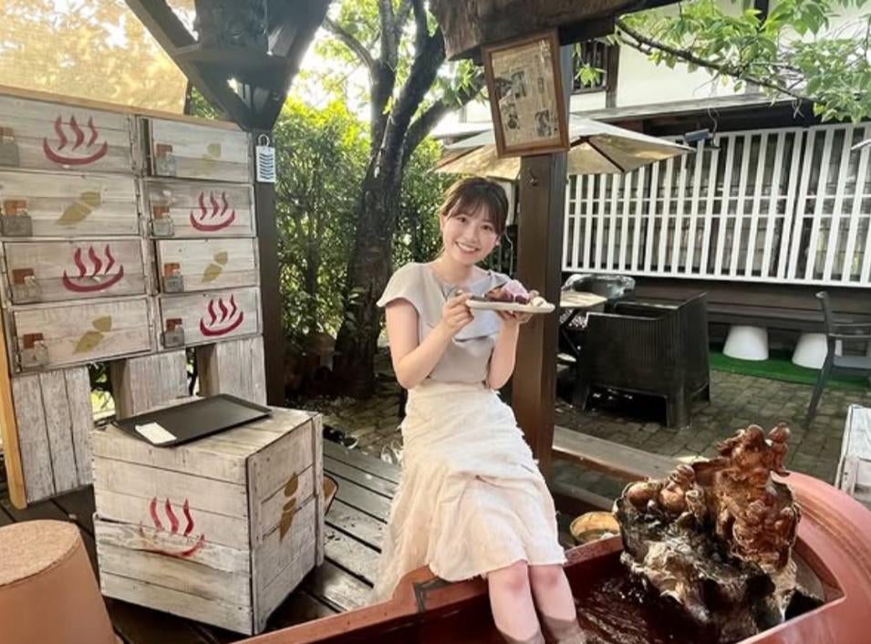 「冷やし焼き芋も絶品」松崎杏香アナ、常滑の足湯カフェから癒やし中継
