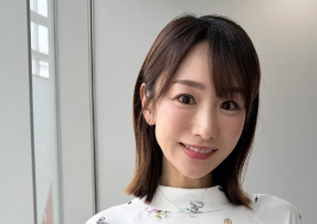 「なんて爽やかで、なんて可愛らしい！」堂真理子、春ワンピの清楚ショットに絶賛の嵐！