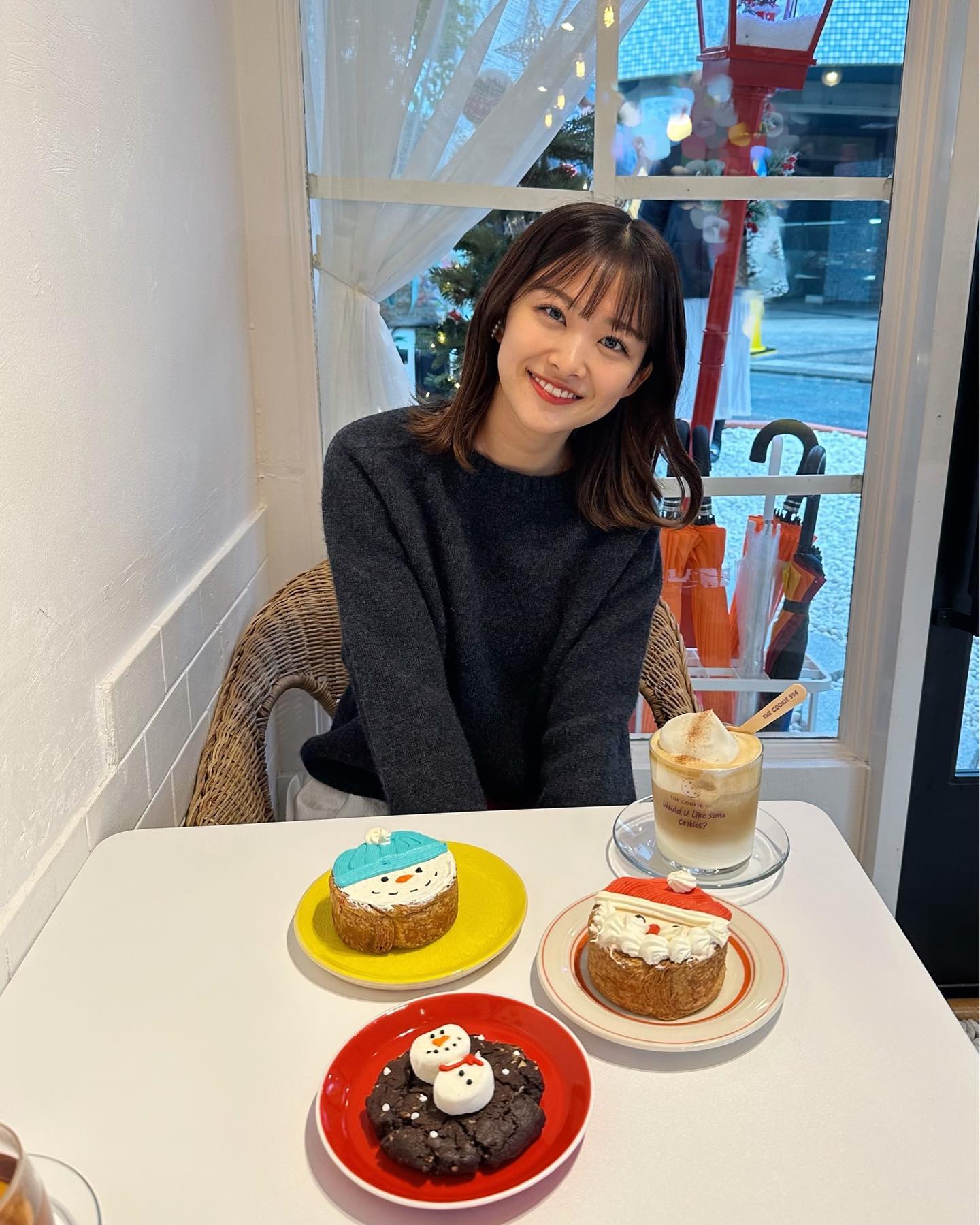 フジテレビ・原田葵アナがカフェで冬の日を満喫💕