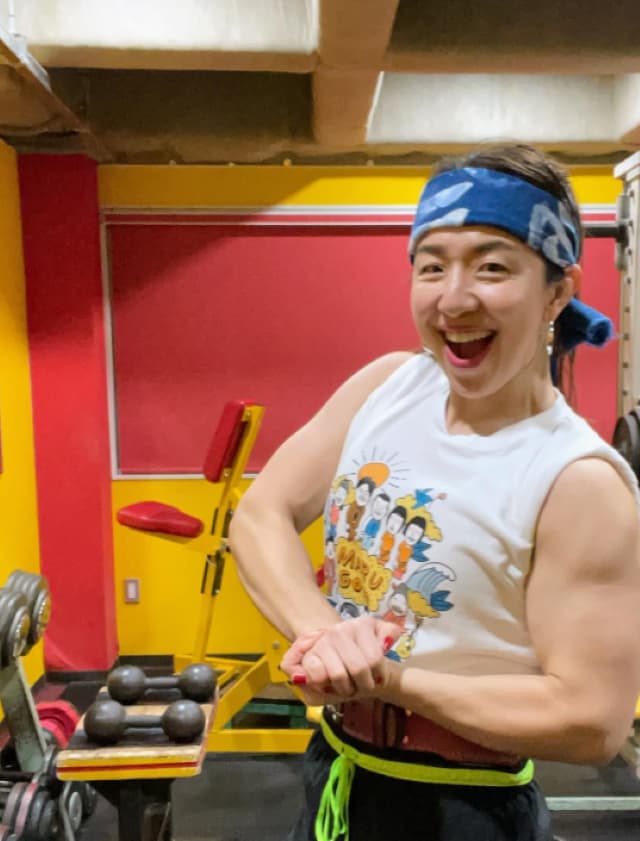 浜口京子が美しい筋肉を披露！父・アニマル浜口との2ショットも