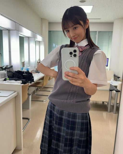 本物の高校生!? 小倉優子の若すぎる制服姿を公開