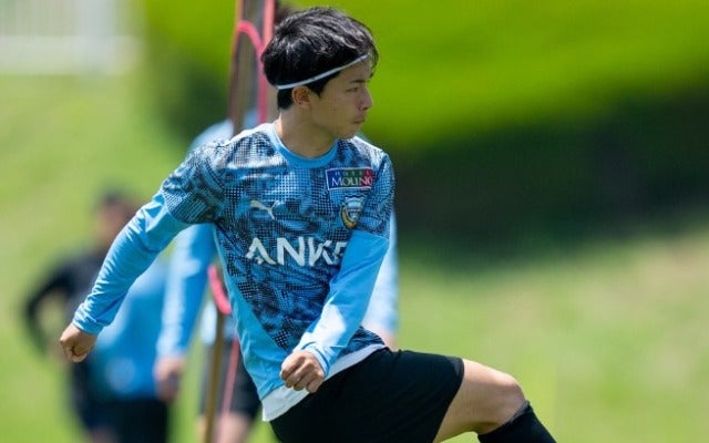 川崎フロンターレのカブレラが麻生グラウンドのトレーニング写真を公開！