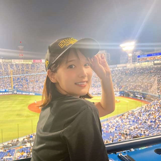 「勝利の女神が降臨してたか」美人声優 内田真礼のハマスタでの姿にファン納得