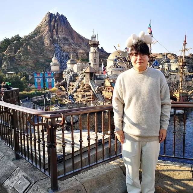 「ウォルト、ありがとう…。」ライス関町知弘、夢の国での『ミニーカチューシャ』ショットが可愛すぎる⁉