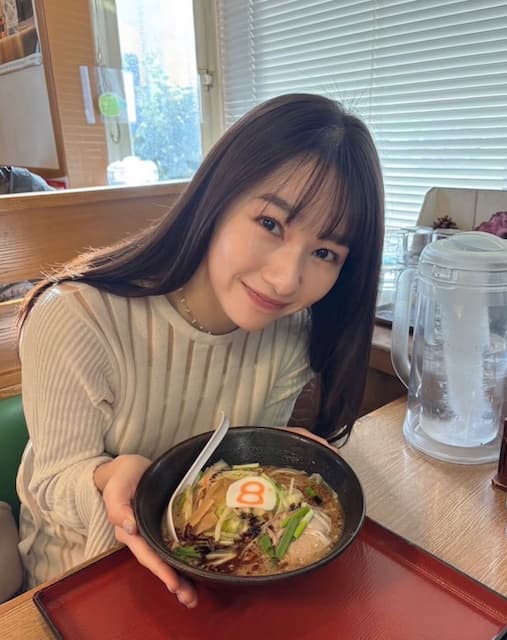 「びっくり！8番通ってるなんて」桜井日奈子、新年初の“ラーメンオフショット”を公開！