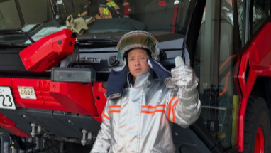 杉谷拳士が新千歳空港で熱血応援ロケ！「おれの炎は消えないぜ」のキメ顔に反響