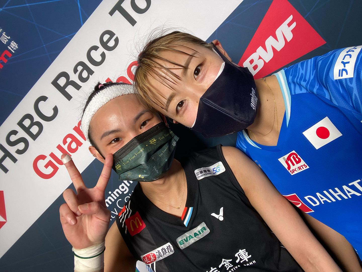 台湾でも話題沸騰❗️❗️奥原希望と対戦相手が試合後にパシャリ📸