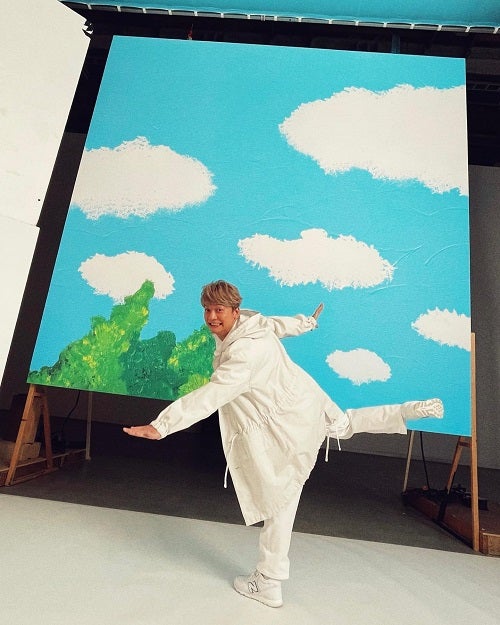 元SMAP・香取慎吾　巨大な青空の絵を公開✨「飛べるよ 大丈夫」