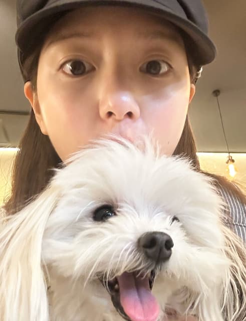 川島海荷が公開した「最近の私と犬様」オフショットが可愛すぎると話題！