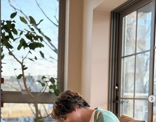 寺西拓人、猫と戯れるオフショット公開にファン悶絶「破壊力えぐぅ」