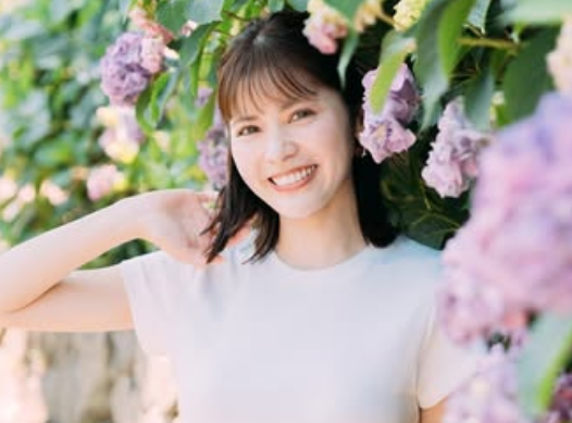 「かわセクシー」マラソン美女子、紫陽花揺れる”フラワーワールド・ショット”を披露！最高だとファン夢心地