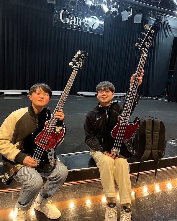 ハマ・オカモト、福岡公演を完遂！駆けつけた友人との2Sを披露📷