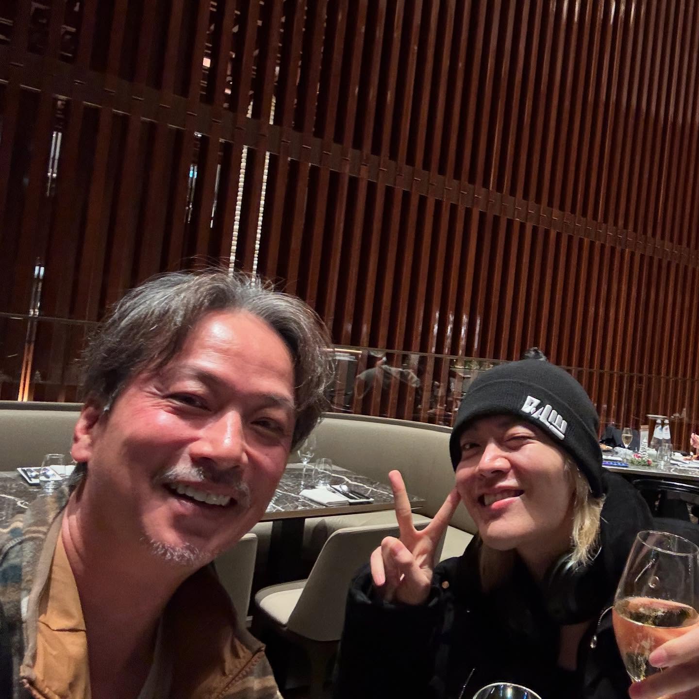 「繋がりあるの?!」椎名桔平　超人気韓流アイドルと2ショット「息子みたい」