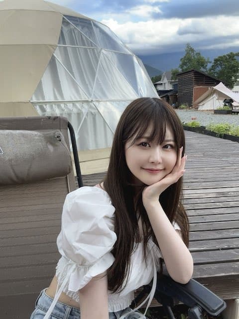 「撮影技術上がってて笑う」大人気インフルエンサーが一年前の写真から激変？