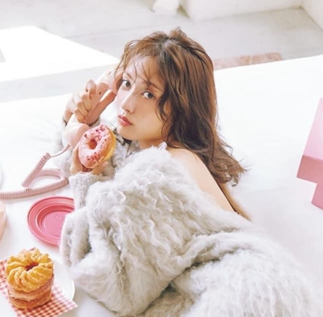 谷まりあの魅力全開！Sweet 10月号で見せるキュートなショット特集