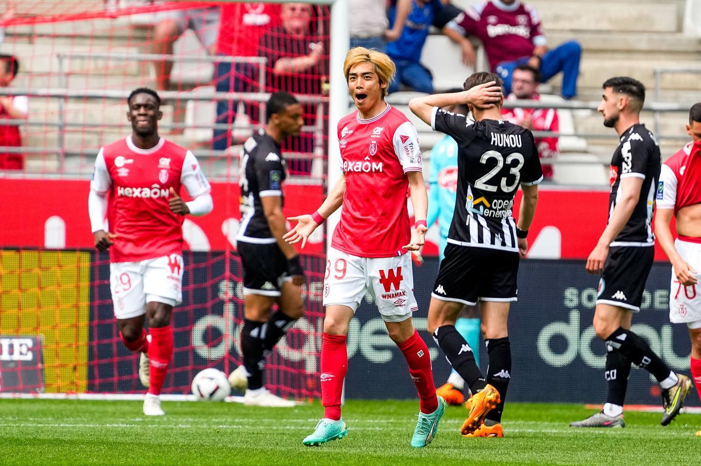 伊東純也の圧巻ミドル弾にファン歓喜💓最新ショットを公開📸