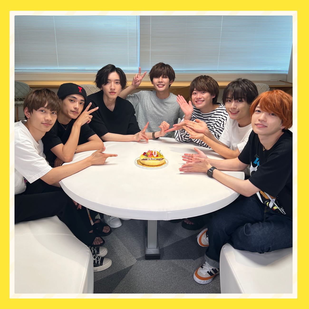 なにわ男子の最年少・長尾謙杜さんが20歳に💕メンバー全員で祝福🎂