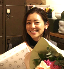 松本莉緒、Slow Yoga Studio講師とディナー会で絆深める！サプライズバースデーに感激の夜