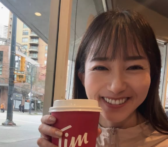 長谷川朋加、初バンクーバーで“12kmラン”＆カフェ満喫！桜と笑顔が映える春のカナダショットに反響！