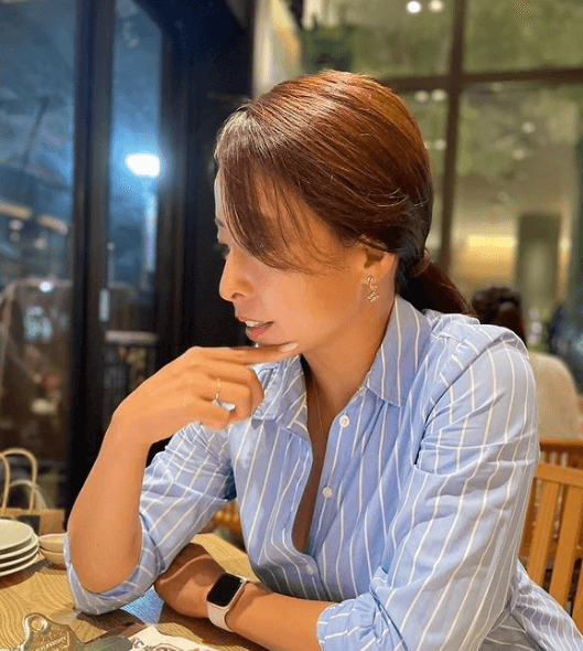 「何食べようか」美女プロテニス女子・園田彩乃が見せる、癒しオフシーンの横顔にファン”胸キュン”