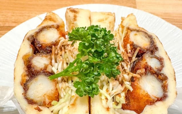 「サンドは美味しく頂きました。」諏訪部順一がエビフライサンドを食す