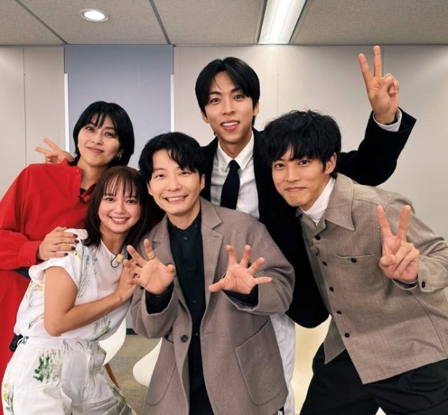星野源が新春ドラマ『スロウトレイン』の制作発表会見で久しぶりにあの人たちに会う！