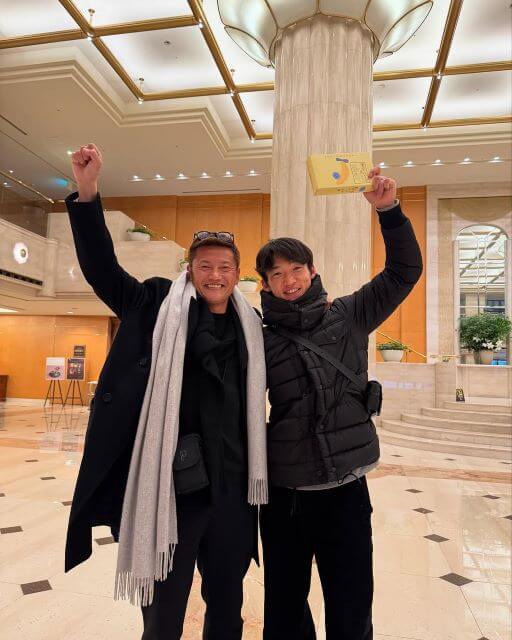 播戸竜二、再会に大興奮！かわいいミヌとの感動のワンショット