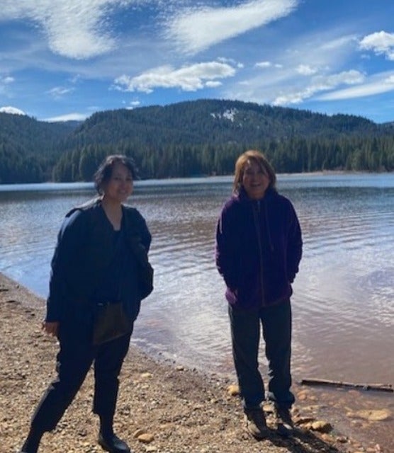 杉田かおるがカリフォルニアで最も美しい滝と言われる『バーニーフォールズ』へ！