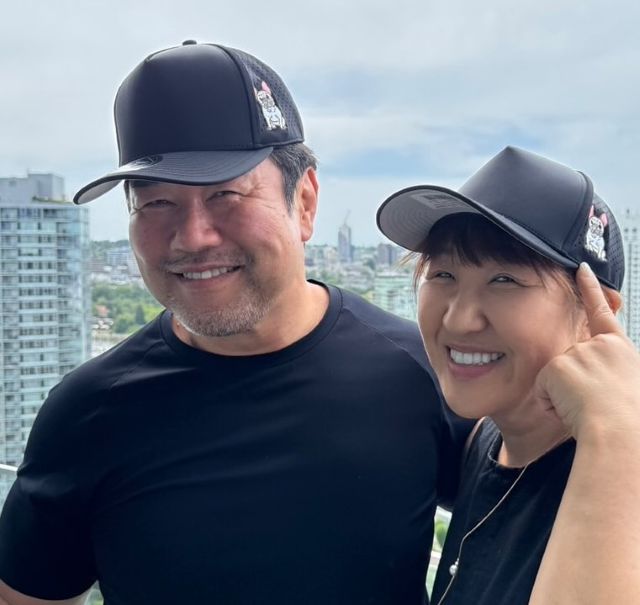 北斗晶が遅めの“父の日と母の日のプレゼント”に満面の笑み！