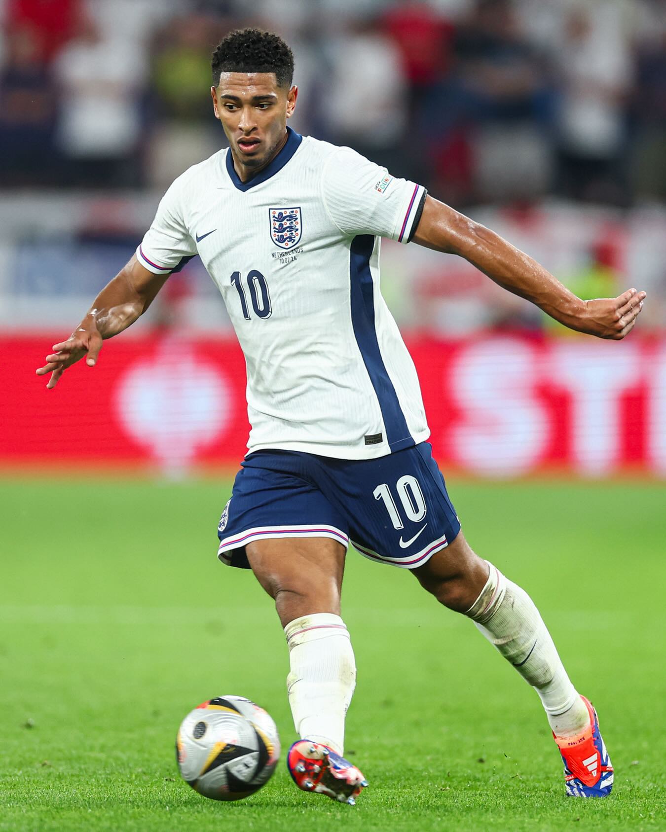 イギリス女子の虜！ジュード・ベリンガムの決勝進出を所属チームが祝福