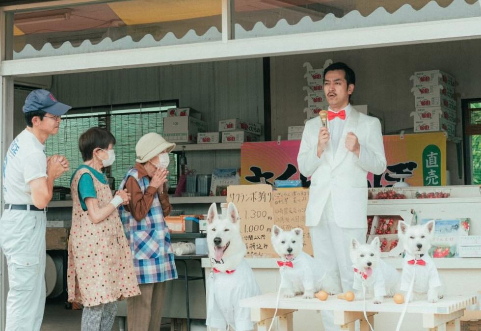 ムーディー勝山のシュールな写真が話題に