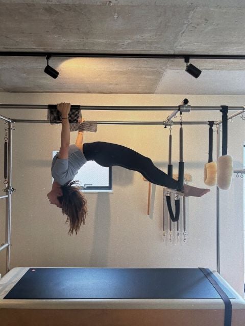 宙で海老ぞり！？プロゴルファー・井上莉花 90度に曲がる背中が柔らかすぎる！