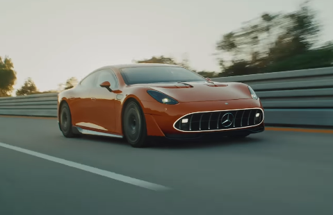 メルセデスAMGが世界を駆け抜けた！“300km/h×8日間”の偉業に世界が震えた理由とは？