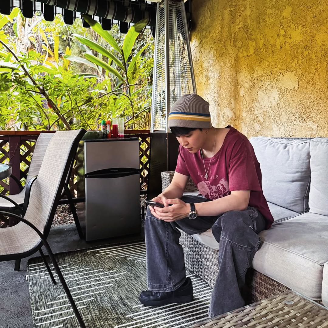 BTSのジミン、アメリカ滞在中のオフショをアップも「少年にしか見えない！」可愛すぎる近影にファン歓喜