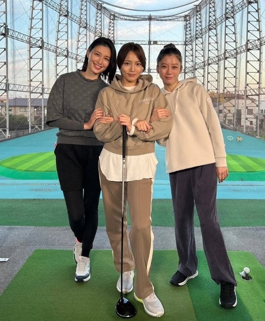 「美人さんスリーショット！」川口春奈 主演ドラマの豪華オフショットが話題