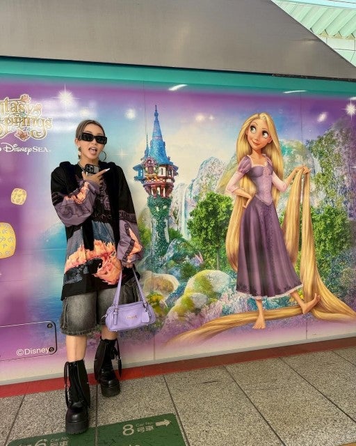 倖田來未、ラプンツェルに大興奮！！駅で炸裂ファンタジー×最強ストリートモード