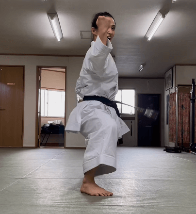 「押忍！！」美女空手家・清水希容、風切り轟音うならせ絶技・スーパーリンペイを披露！海外ファンからも大反響