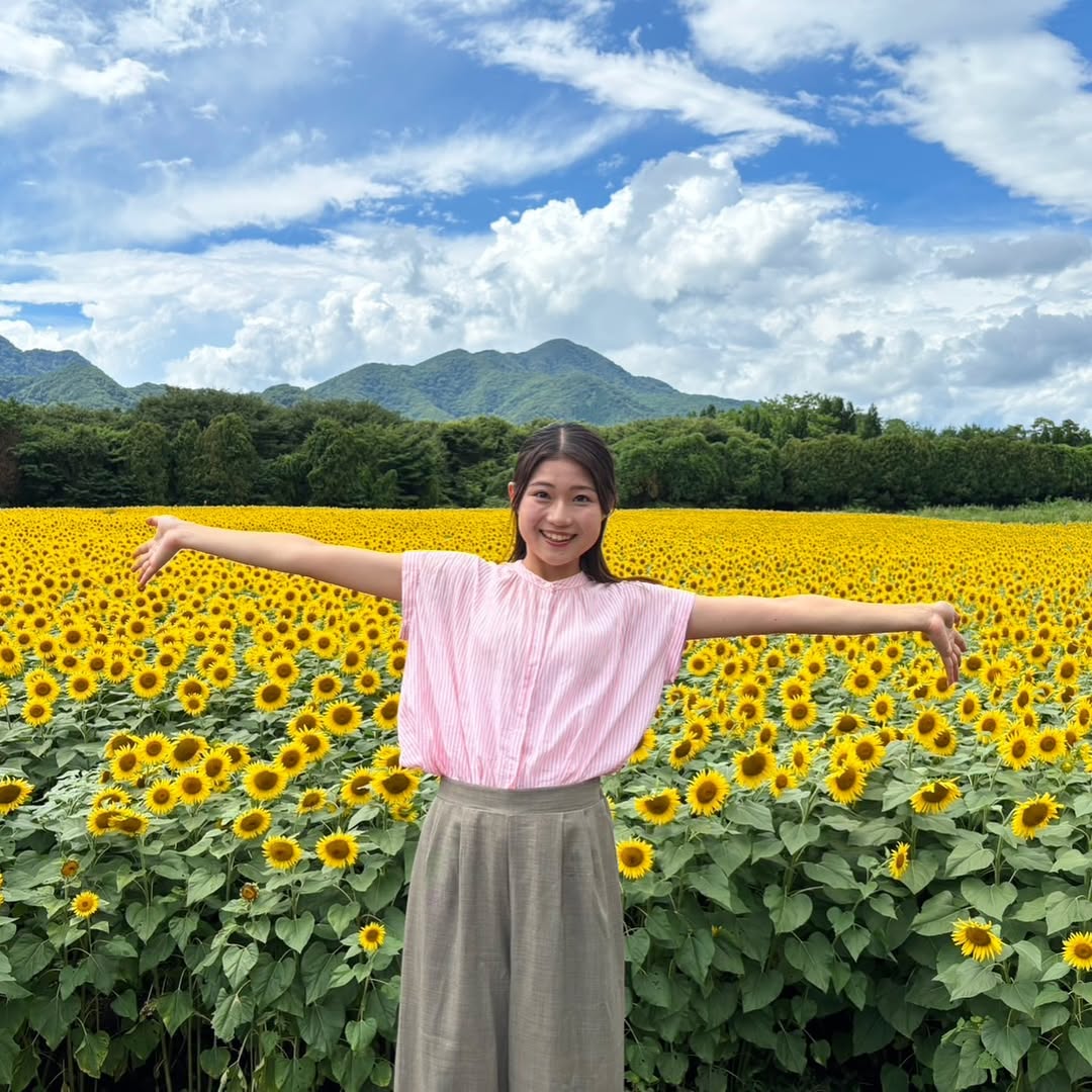 「2m超えのひまわりが20万本！？」IBCアナウンサー・徳岡伶美、一面黄色のひまわり畑ショットに注目集まる