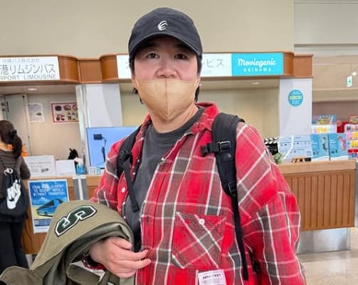 「JAL関係者みたいな位置に貼られたシール」ハリセンボン近藤春奈・旅動画の移動中も“笑いの神”に愛される⁉飛行機での爆笑エピソード公開